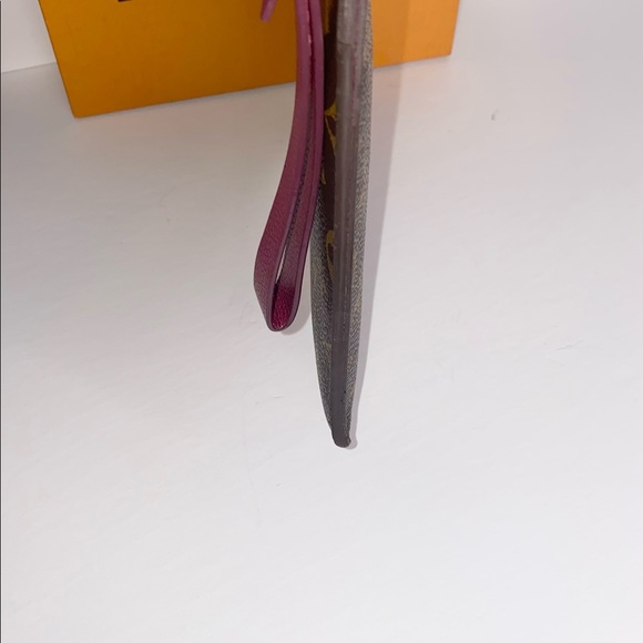 ❌❌SOLD OUT❌❌ Vuitton monogram Pallas wristlet - Picture 5 of 8